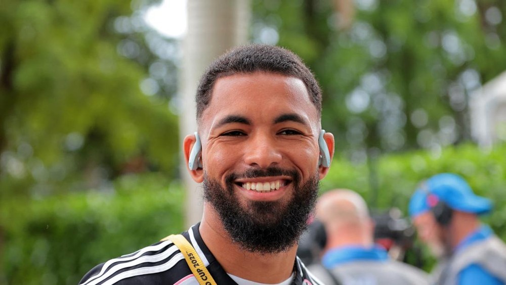 Douglas Luiz Absen Latihan, Tinggalkan Juventus? 1 Douglas Luiz Absen Latihan, Tinggalkan Juventus?